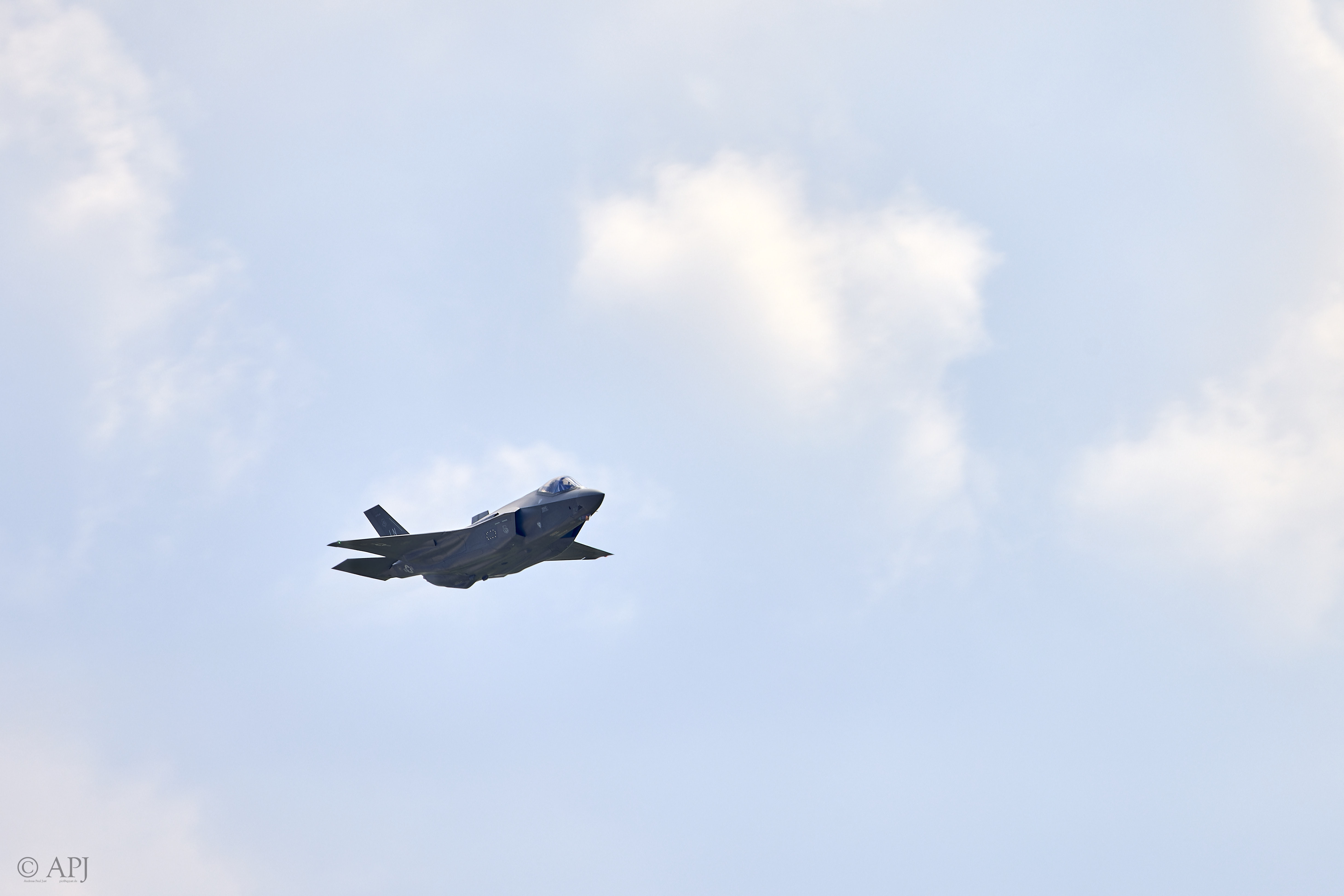 264 APJ A7A0283 CR3  DX3