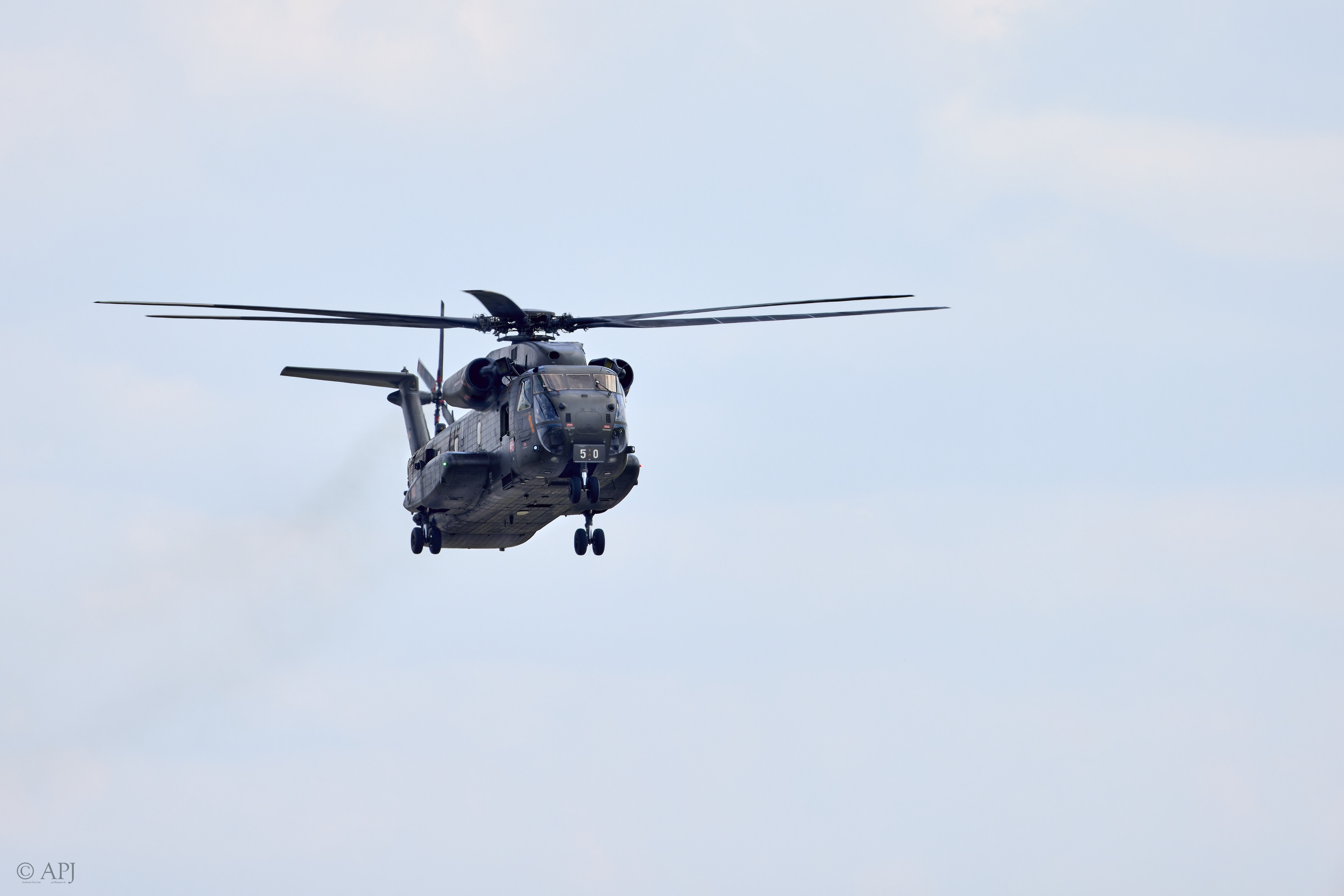 292 APJ A7A1154 CR3  DX3